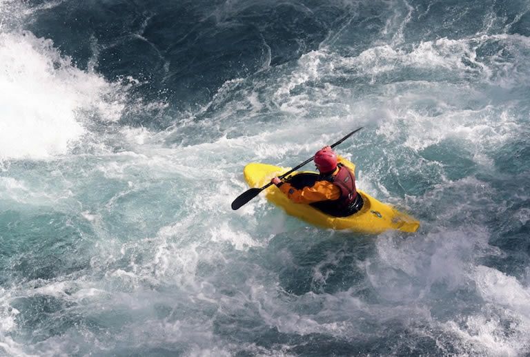 Les 5 utilisations uniques des kayaks d’eau vive