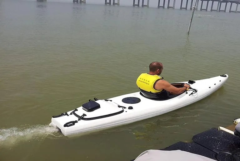 Peut-on mettre un moteur sur un kayak ?