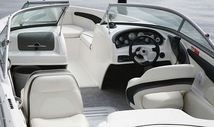 Comment nettoyer les sièges de bateau en vinyle blanc ? – La méthode la plus efficace