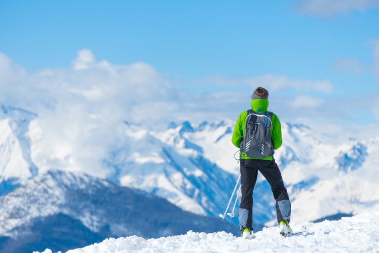 Votre guide du ski en solitaire cet hiver : Comment vivre une aventure épique en solitaire
