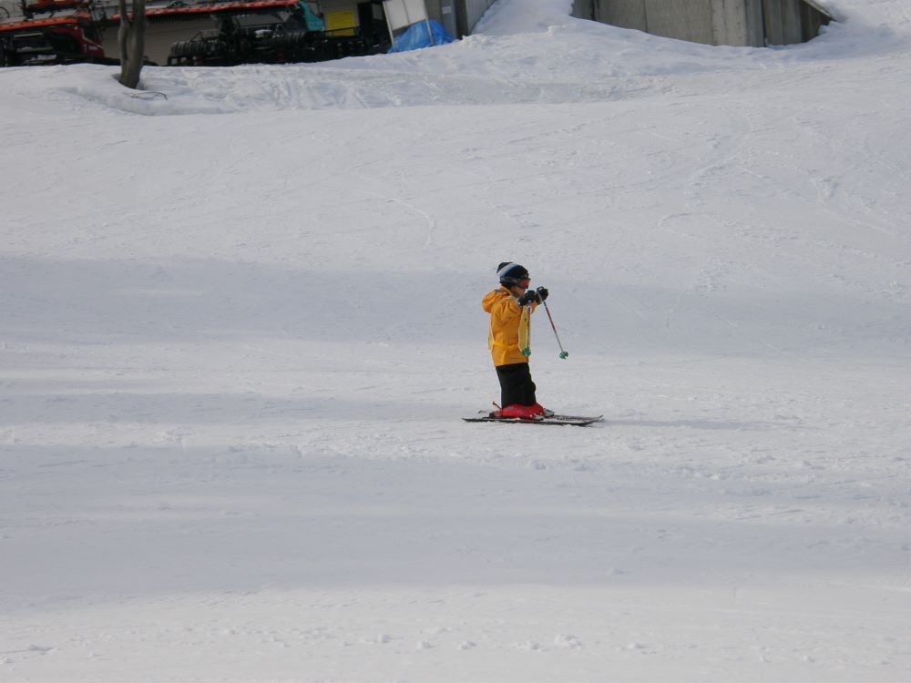 4 Year Old kid skiing