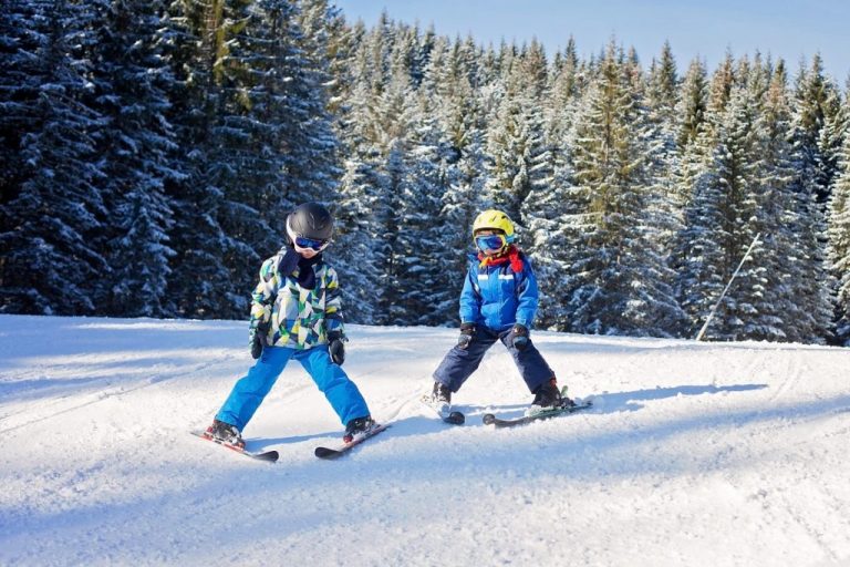 Quel est l’âge idéal pour commencer à skier (plus jeune que vous ne le pensez) ?