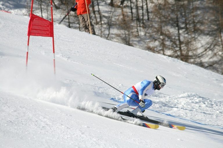 À quelle vitesse les skieurs de slalom vont-ils vraiment ?