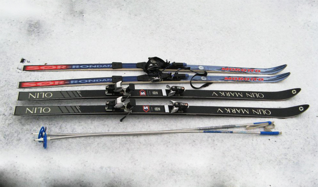 skis equipments