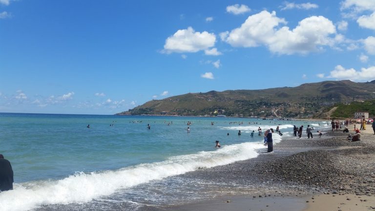 Top 5 Meilleures Plages à Azeffoun en 2025 : Trésors Cachés de la Kabylie